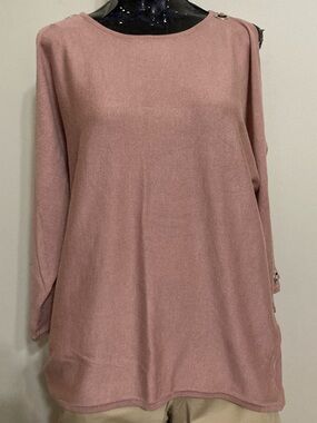 Blush Pink 3/4 Open Sleeve Sweater with Silver Hardware. Item# SSsw1